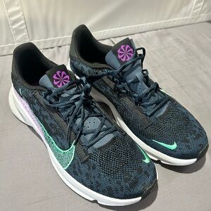 Nike Women's Black and Teal Athletic Shoes